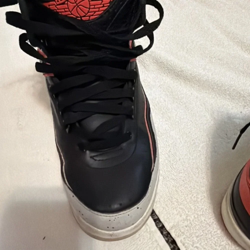 Nike Air Jordan 1 Mid GS Black Red Youth Size‎ 8Y Sneakers Boys.   1738